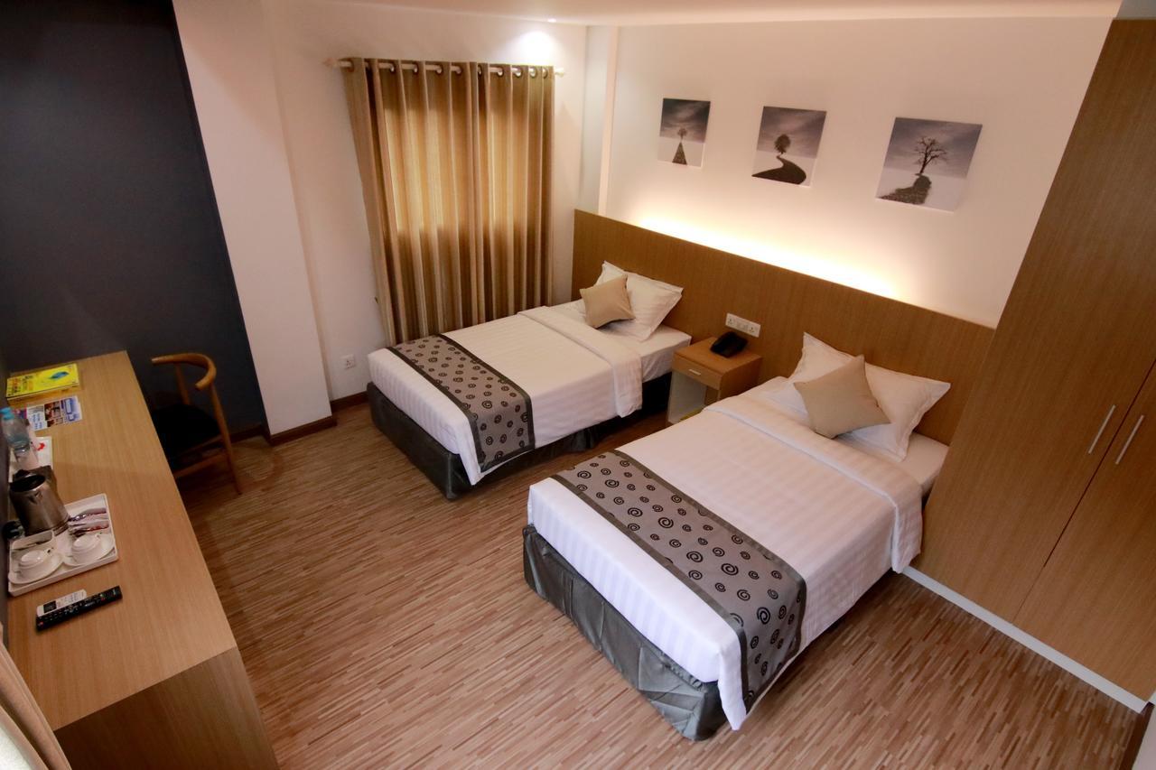 Botahtaung Hotel Yangon Exterior foto