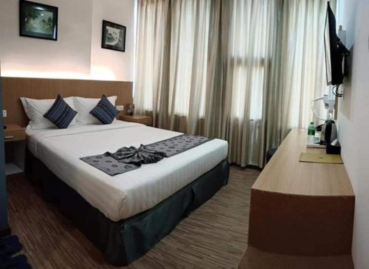 Botahtaung Hotel Yangon Exterior foto